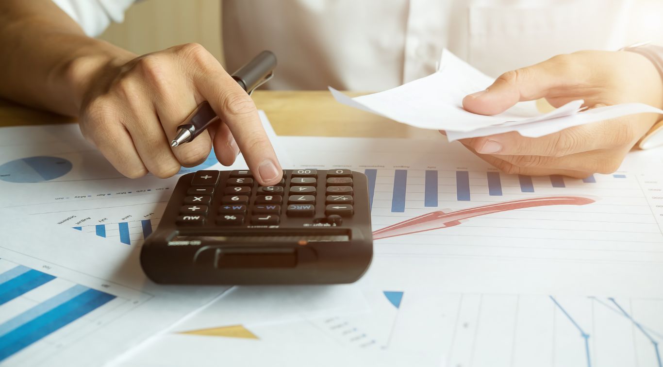 calculadora y papeles